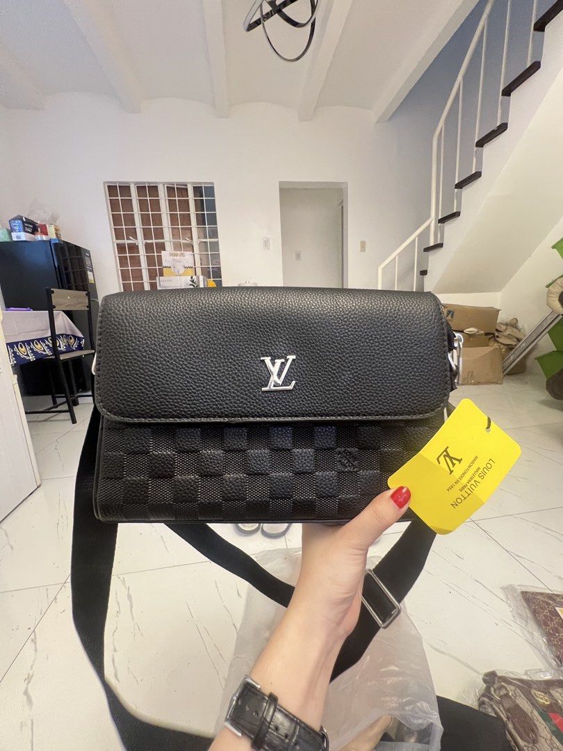 LUXURY BAGS (Category: Shoulder Bags) located in Manila. Submitted by businesspform (Listing ID 1465285382, Image 1). Description: on hand! dm me for inquiries ⭐️ or visit us on ig: @getblstd.ph for more available items 💐 .