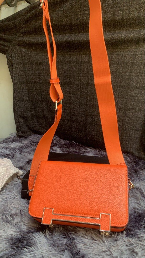 Luxury Leather Shoulder Pouch (Category: Sling Bags) located in Manila. Submitted by lichking416 (Listing ID 1465337273, Image 2). Description: Luxury Leather Shoulder Pouch Brand new With box and paper bag ₱-3995.