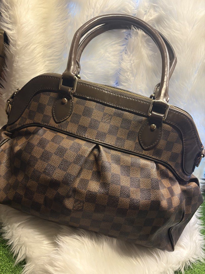 LV coded bag large size pretty pa (Category: Shoulder Bags) located in Davao. Submitted by emmanuelchuamellorin23 (Listing ID 1465194451, Image 1). Description: LV coded bag large size pretty pa makapal at mabigat..