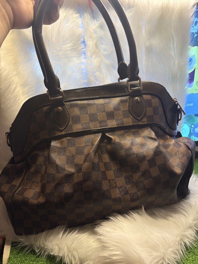 LV coded bag large size pretty pa (Category: Shoulder Bags) located in Davao. Submitted by emmanuelchuamellorin23 (Listing ID 1465194451, Image 2). Description: LV coded bag large size pretty pa makapal at mabigat..