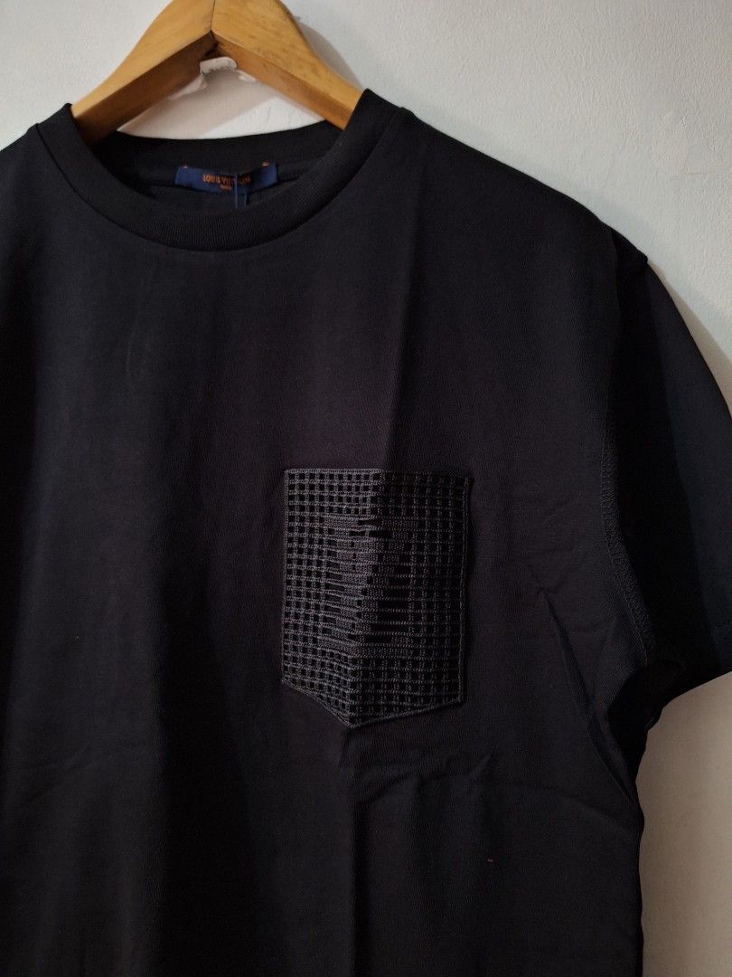 LV knit pocket tshirt (Category: Luxury Apparel) located in Muntinlupa City. Submitted by kstefanomela14 (Listing ID 1465203445, Image 2). Description: unused no issue lv knit pocket tee inverted back logo and sleeve stitches medium - 22x27.5 cod cop lbc lalamove j&t.