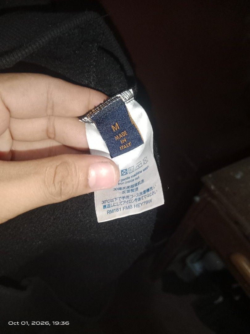Lv made (Category: Coats, Jackets and Outerwear) located in Alaminos. Submitted by bagbagay180997 (Listing ID 1465291120, Image 3). Description: .