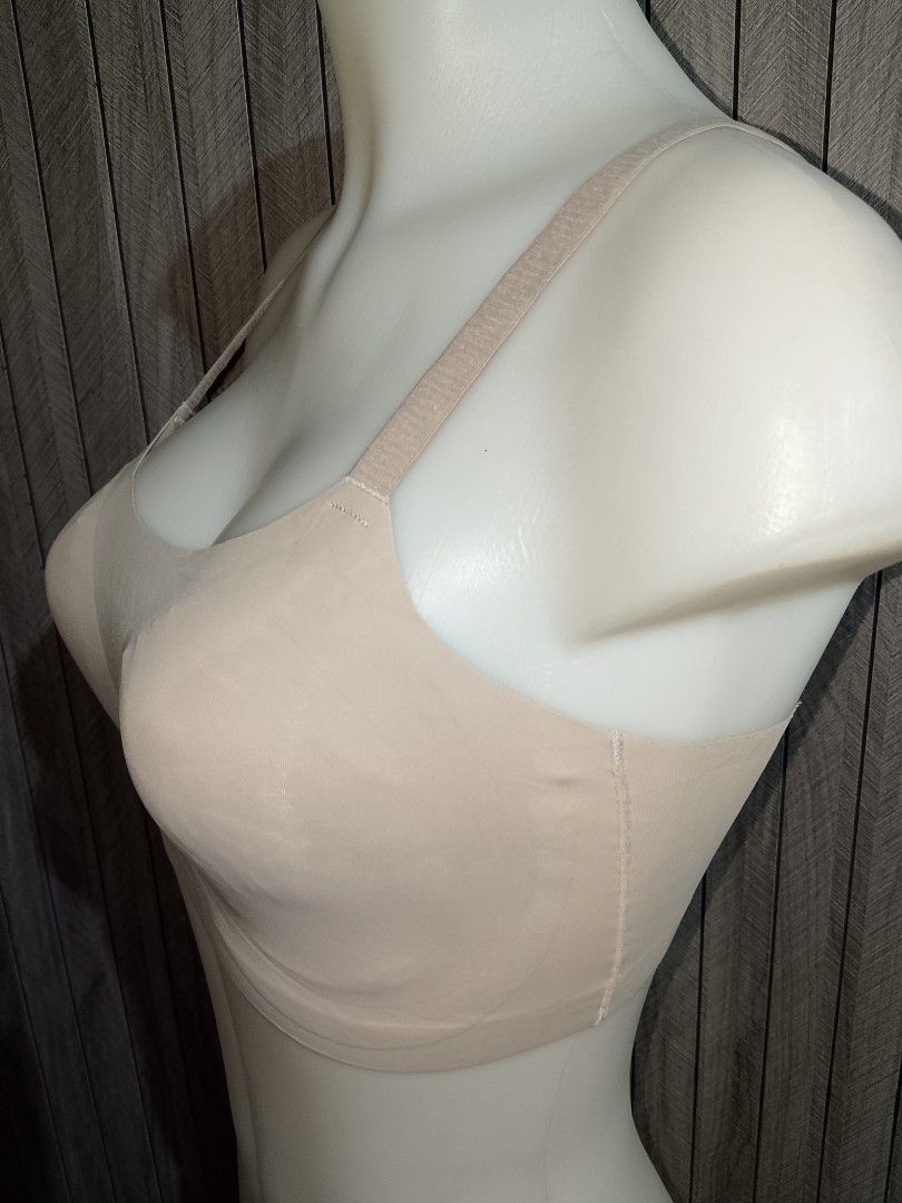 M: CAROLE HOCHMAN padded seamless bra (Category: Undergarments & Loungewear) located in Manila. Submitted by truecrystal-1407 (Listing ID 1465190170, Image 2). Description: .