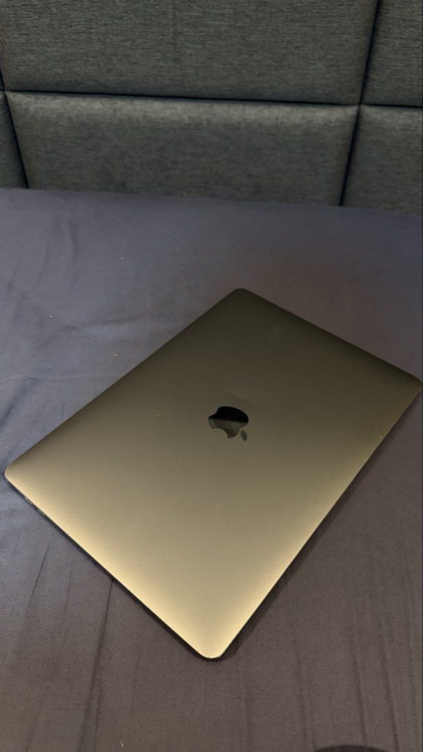 Macbook Pro 2020 Intel (Category: Laptops & Notebooks) located in San Juan City. Submitted by erikacastanedaaaa27 (Listing ID 1465301631, Image 2). Description: - Model: Space Grey MacBook Pro with clean aluminum body and minimal wear - Display: Pristine screen, currently showing the initial setup welcome screen for a fresh start - Interface: Standard keyboard layout and responsive trackpad - Condition: Well-maintained and ready to use - Perfect 
