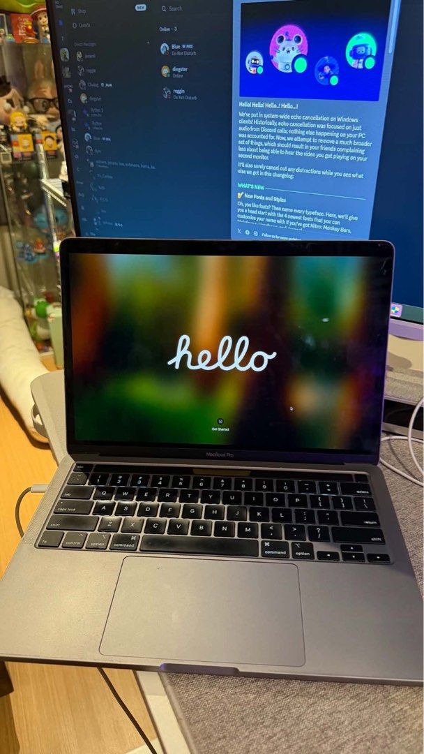 Macbook Pro 2020 Intel (Category: Laptops & Notebooks) located in San Juan City. Submitted by erikacastanedaaaa27 (Listing ID 1465301631, Image 1). Description: - Model: Space Grey MacBook Pro with clean aluminum body and minimal wear - Display: Pristine screen, currently showing the initial setup welcome screen for a fresh start - Interface: Standard keyboard layout and responsive trackpad - Condition: Well-maintained and ready to use - Perfect 