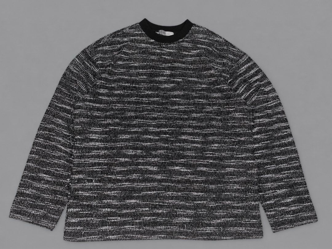 Maison mined tweed sweater (Category: Coats, Jackets and Outerwear) located in Tagum. Submitted by clent.josh (Listing ID 1465296526, Image 1). Description: No issie .
