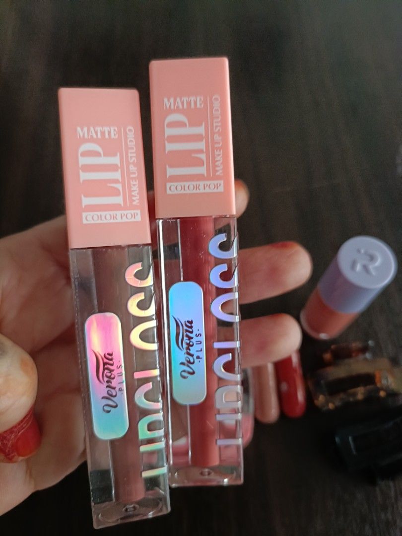 Makeup Set (Category: Makeup) located in Singapore. Submitted by goodhope2510 (Listing ID 1465241883, Image 3). Description: All for $10, Self collect from my block in Bishan. .