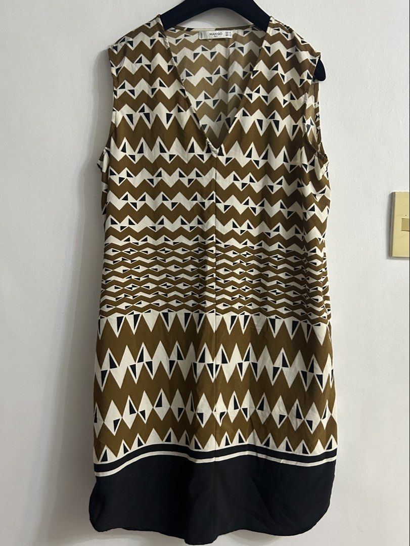 Mango Sleeveless Dress (Category: Dresses) located in Paranaque City. Submitted by simplylizzy (Listing ID 1465293465, Image 1). Description: .