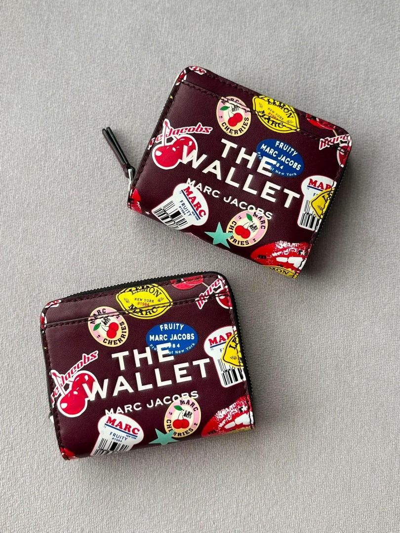 Marc Jacobs Bifold (Category: Wallets & Card holders) located in Rizal. Submitted by hiraya16 (Listing ID 1465315195, Image 1). Description: Onhand ready to ship + SF Lbc.