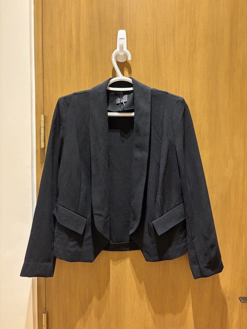 Marks & Spencer Black Blazer (Category: Coats, Jackets and Outerwear) located in Marikina City. Submitted by jlram (Listing ID 1465365148, Image 1). Description: with shoulder pads, really nice..