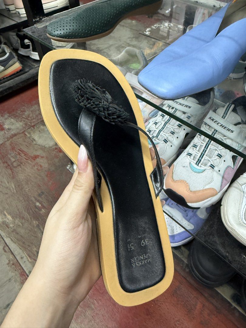 Marks & Spencer Black Thong Sandals with Flower (Category: Flats & Sandals) located in Abucay. Submitted by fastlion.584bdf (Listing ID 1465364023, Image 1). Description: .
