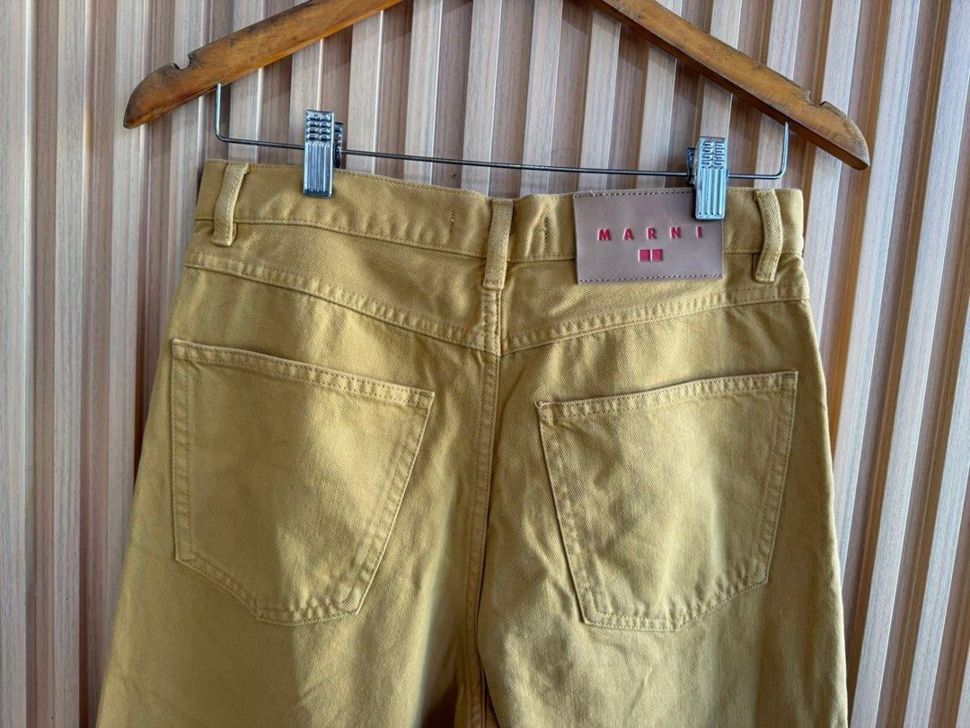 Marni x unqlo (Category: Jeans) located in Lipa City. Submitted by thyra06 (Listing ID 1465225623, Image 2). Description: Marnix ubqlo wideleg pants good as new 10/10 color rate soo pretty tape measurements size 28/29.