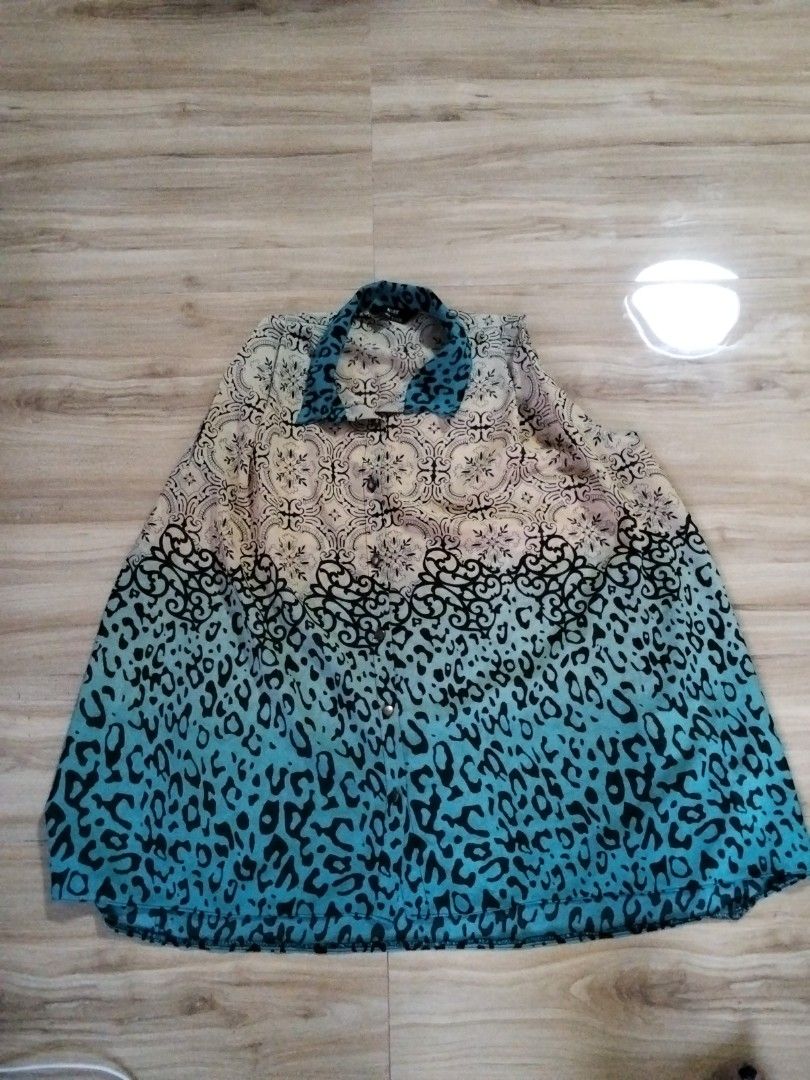 Max Ivory and Black pattern sleeves (Category: Sleeveless) located in Calasiao. Submitted by alluringvenus.thriftshop (Listing ID 1465264799, Image 3). Description: very good condition from USA balik bayan box.