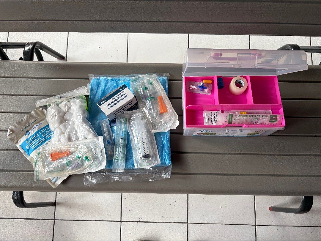 Medical Kit (Category: Medical Supplies & Tools) located in Manila. Submitted by i_styleyou (Listing ID 1465213196, Image 2). Description: .