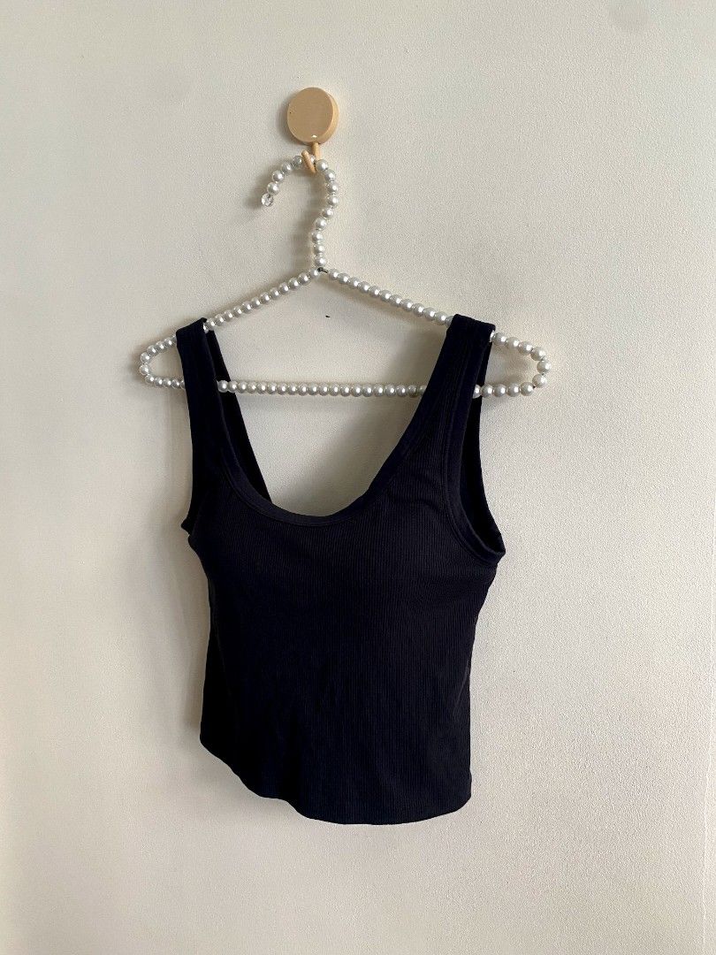 Medium - GU Bra Feel Black (Category: Others Tops) located in Castillejos. Submitted by lalainecloset22 (Listing ID 1465204582, Image 3). Description: - Brand: GU (Uniqlo sister brand) - Model: Bra Feel Tank Top - Color: Classic Black - Size: Medium (M) - Features: Built-in bra cups, comfortable ribbed fabric - Condition: Excellent, gently used - Perfect for daily wear, lounging, or layering.
