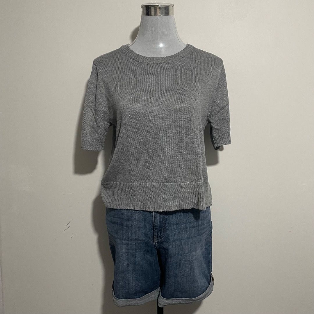 Medium Gray Knitted Blouse (Category: Blouses) located in Bacolor. Submitted by chicn_classy (Listing ID 1465244017, Image 1). Description: .