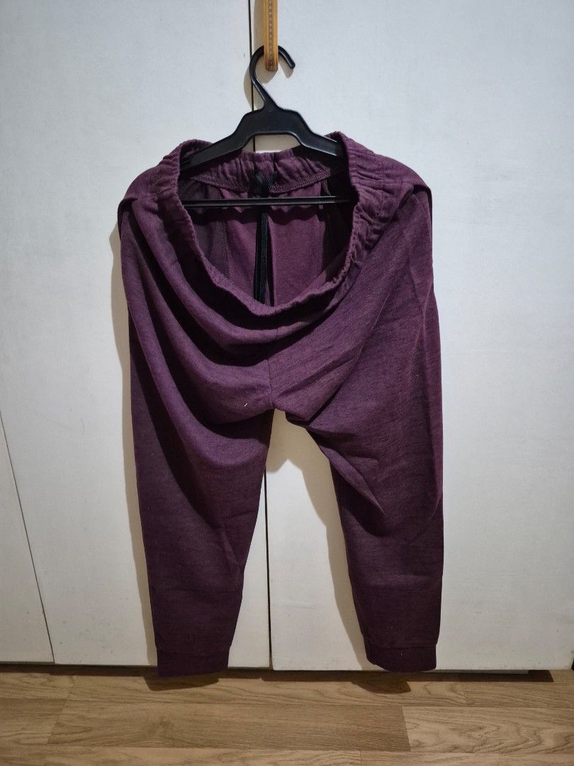 MEN'S DRAWSTRING JOGGER PANTS - MAROON JOGGERS (DANCE, CASUAL, ETC.) (Category: Joggers) located in Quezon City. Submitted by gabecorenswet (Listing ID 1465313167, Image 2). Description: MEN'S DRAWSTRING JOGGER PANTS - MAROON JOGGERS -L on tag; fits 34-40 -drawstring/gartered -never used -in very good condition -like new! Payment Options: COD, GCash, or BPI Pm for more inquiries!.