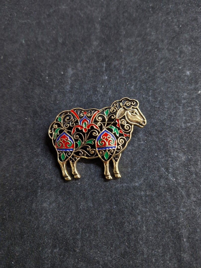 Merino Lamb Brooch (Category: Brooches) located in Taguig. Submitted by mommaschoice (Listing ID 1465341872, Image 1). Description: Brand New Unisex Use Elegantly crafted design Lightweight won't damage the fabric Ships nationwide.