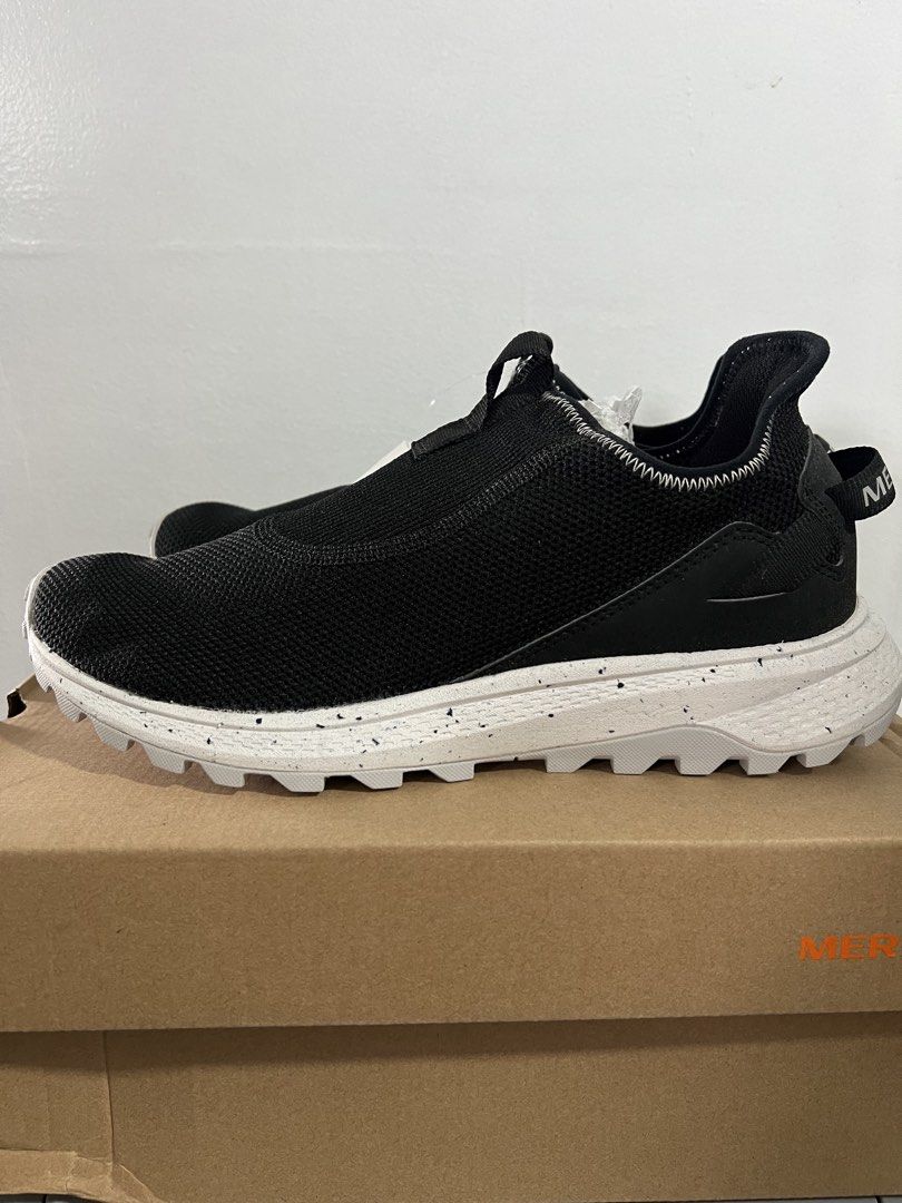 MERRELL DASH SLIP ON WOMEN SIZE 9 (Category: Sneakers) located in Baguio. Submitted by kyrawang22 (Listing ID 1465266841, Image 1). Description: .