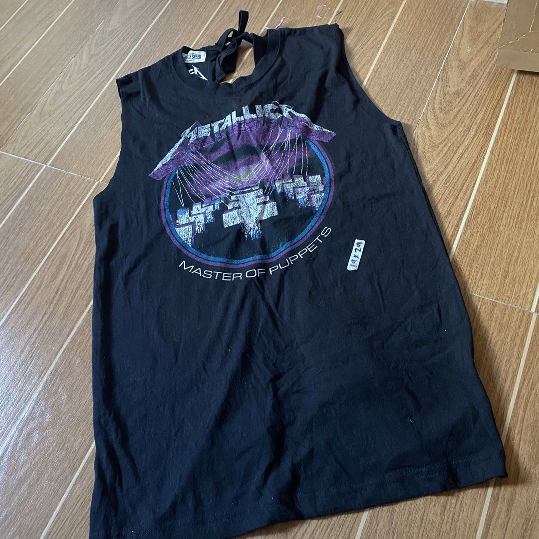 metallica shirt (Category: Shirts) located in Paete. Submitted by fat.archives (Listing ID 1465304451, Image 1). Description: dimes bust 19 length 29.
