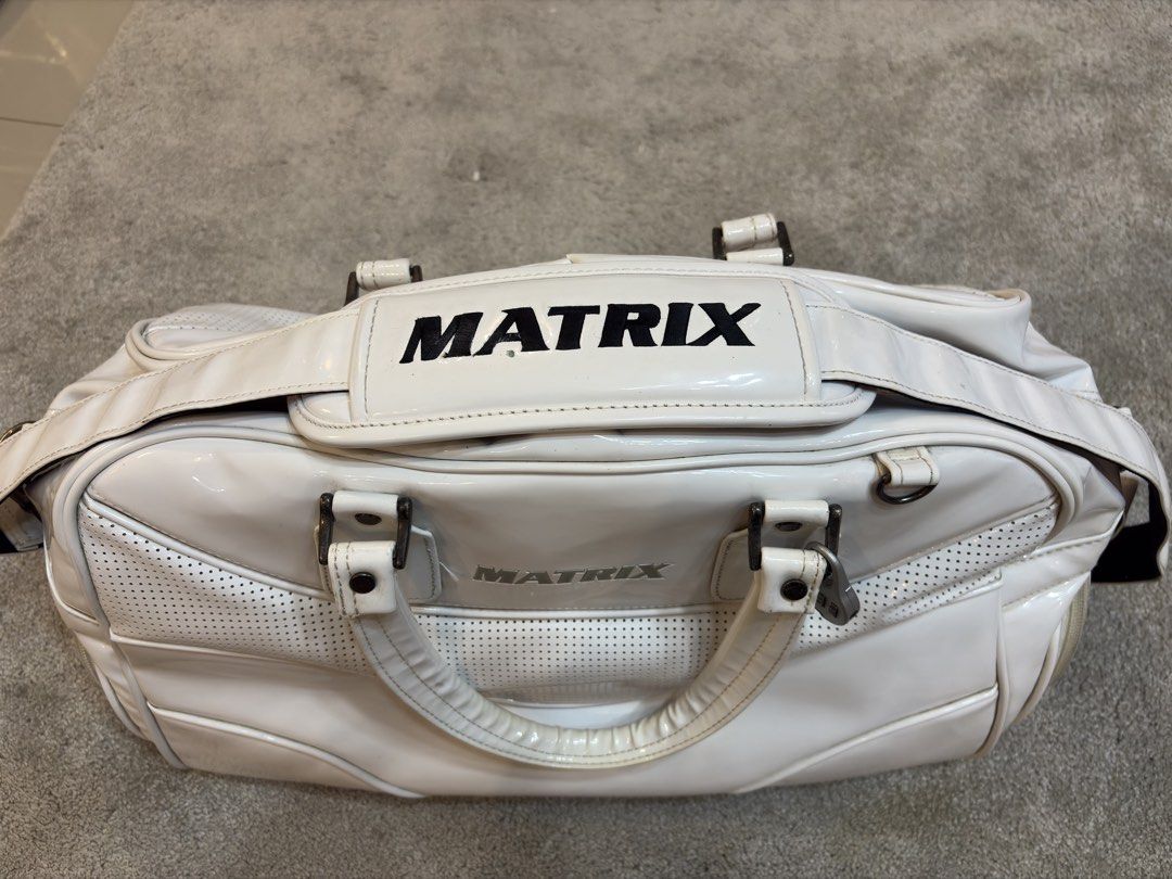 MFS Golf Matrix Boston Bag (White) (Category: Golf) located in Santa Cruz, Pampanga. Submitted by fastmountain-b80bbc (Listing ID 1465313310, Image 2). Description: Condition: Very good condition. Inclusions: Kumpleto kasama ang Matrix shoulder strap. • Features: May hiwalay na lagayan ng sapatos (shoe compartment) sa gilid at bulsa para sa accessories sa kabilang panig. Napakalinis at presentable. LUBAO PAMPANGA PM FOR INQUIRY .