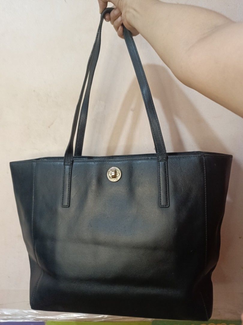 Michael kors (Category: Shoulder Bags) located in Manila. Submitted by del_thrifts03 (Listing ID 1465367107, Image 1). Description: .