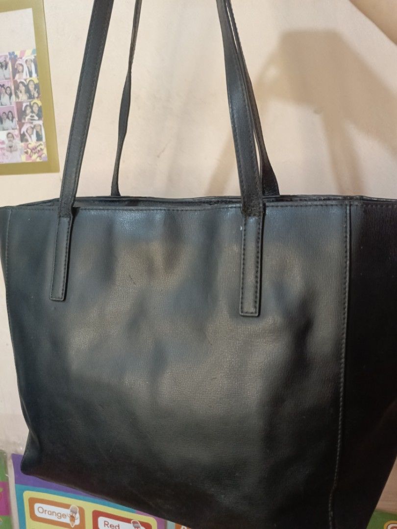 Michael kors (Category: Shoulder Bags) located in Manila. Submitted by del_thrifts03 (Listing ID 1465367107, Image 2). Description: .