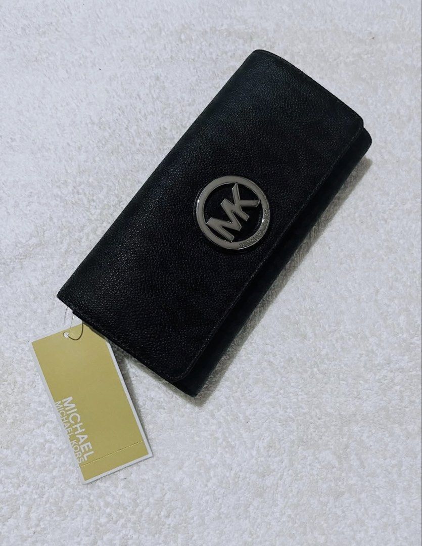 Michael Kors Fulton Wallet (Category: Wallets & Card holders) located in Las Pinas. Submitted by epitome.mnl (Listing ID 1465244133, Image 1). Description: 💎Brand New with tag no box 💎Michael Kors 💎Size One 💎SRP 268USD 💎All items 100% original 📌MOP GCASH or BDO 📌SF Shouldered by the buyer 📌Lalamove/Grab (via sched) 📌Flash / Gogo Express Provincial 80-240 📌Meetups: Las Pinas/Alabang/Laguna via schedule.