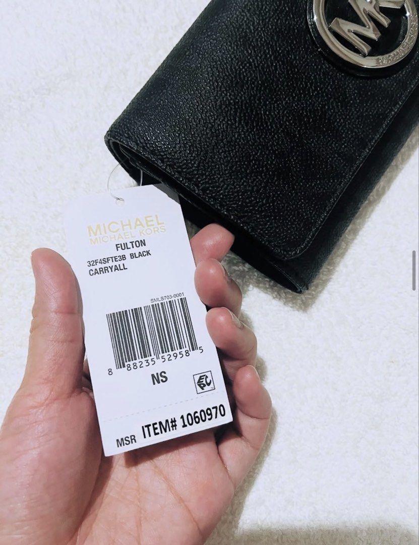 Michael Kors Fulton Wallet (Category: Wallets & Card holders) located in Las Pinas. Submitted by epitome.mnl (Listing ID 1465244133, Image 2). Description: 💎Brand New with tag no box 💎Michael Kors 💎Size One 💎SRP 268USD 💎All items 100% original 📌MOP GCASH or BDO 📌SF Shouldered by the buyer 📌Lalamove/Grab (via sched) 📌Flash / Gogo Express Provincial 80-240 📌Meetups: Las Pinas/Alabang/Laguna via schedule.