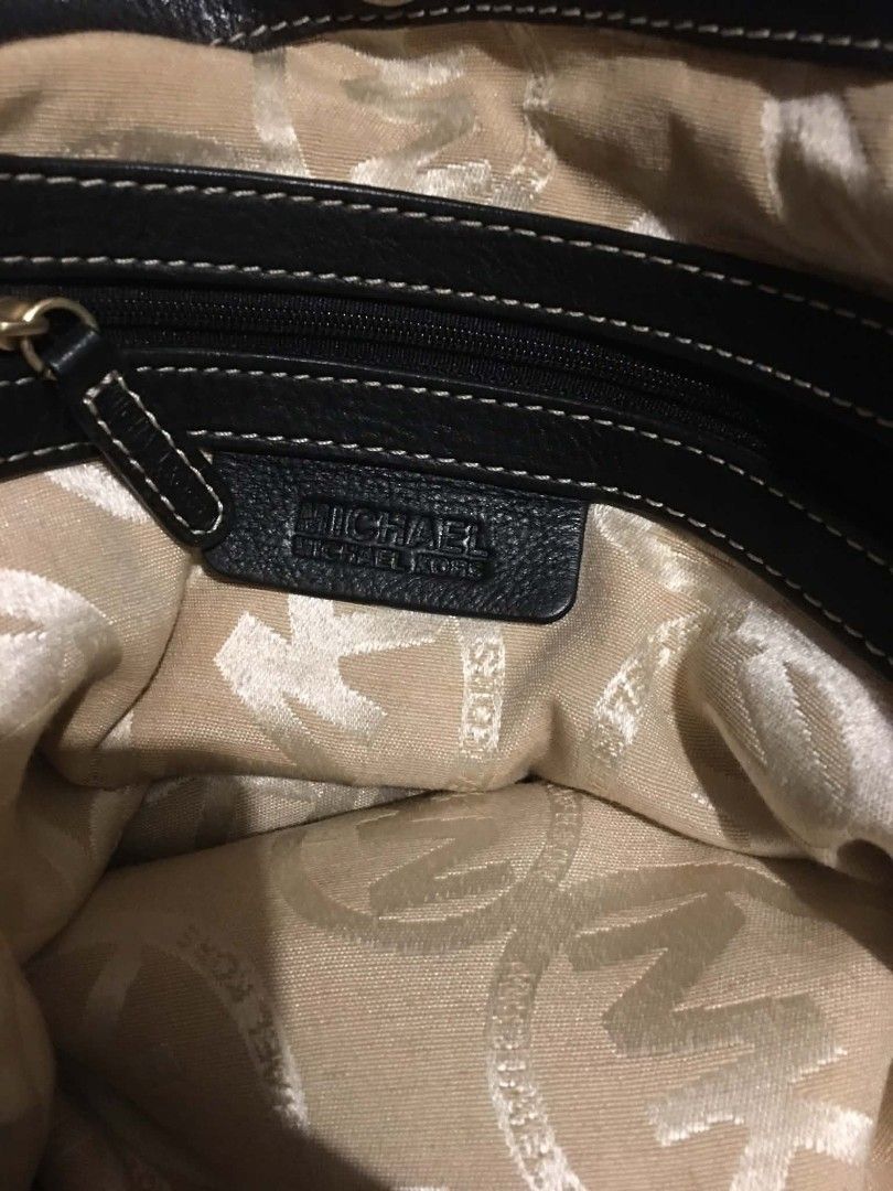 michael kors shoulder bag (Category: Shoulder Bags) located in Las Pinas. Submitted by fusionpurp (Listing ID 1465342961, Image 3). Description: .