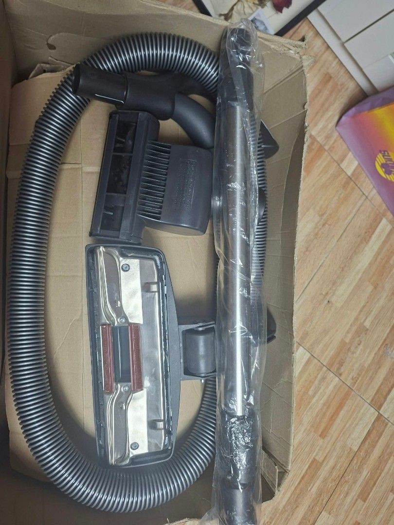 Miele C3 Complete Cat and Dog (Category: Vacuum Cleaner & Housekeeping) located in Taguig. Submitted by roma2701 (Listing ID 1465376246, Image 2). Description: Display Unit Complete 220v 50-60hz Made in Germany HEPA Filter Australian Mall Pullout Pick up in Taytay.