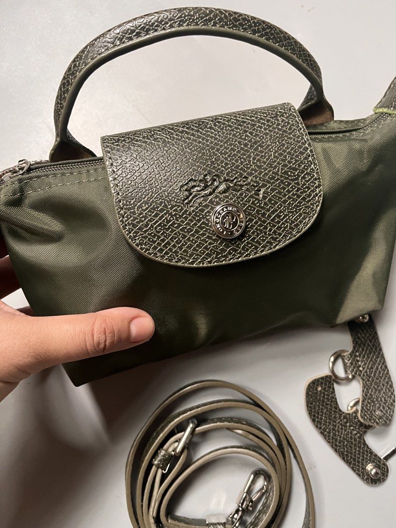 Mini longchamp army green (Category: Luxury Accessories) located in San Jacinto. Submitted by kellysthrift_ (Listing ID 1465264828, Image 2). Description: Longchamp mini army green.