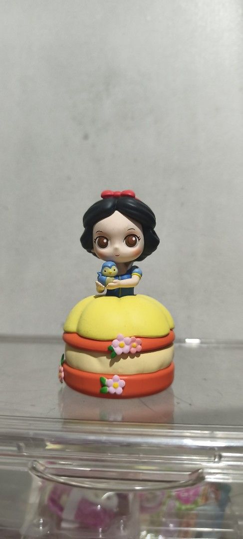 Miniso Disney Princess Accessory Holder Blind Box (Category: Figurines & Statues) located in Manila. Submitted by jelaibinzz (Listing ID 1465263905, Image 1). Description: - Snow white accessory holder can put Ur jewelry - Abit dirty but can clean - no box but can secure good packaging - rfs declutter.