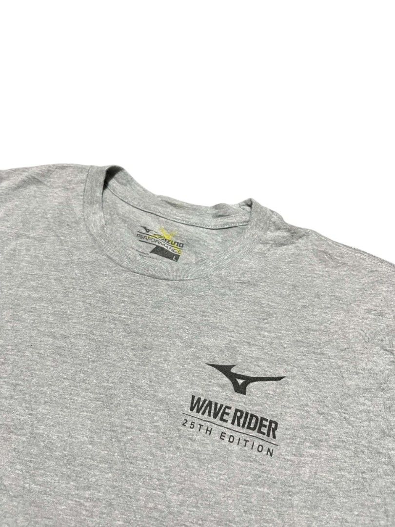 Mizuno 25TH Edition (Category: Tshirts & Polo Shirts ) located in Bacolod City. Submitted by squarer00ts (Listing ID 1465344017, Image 2). Description: Mizuno 25TH Edition •Size on tag: Large •Dimension: Width 20.5 × Length 28 •Need wash.