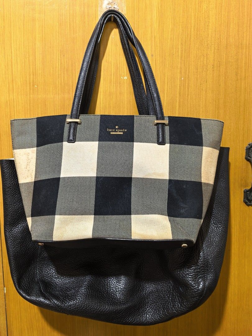 MK and KS tote (Category: Tote Bags) located in Manila. Submitted by khulet2008 (Listing ID 1465254294, Image 1). Description: Bundle MK and KS tote bag Needs cleaning/spa. Both are spacious. Still in good condition.