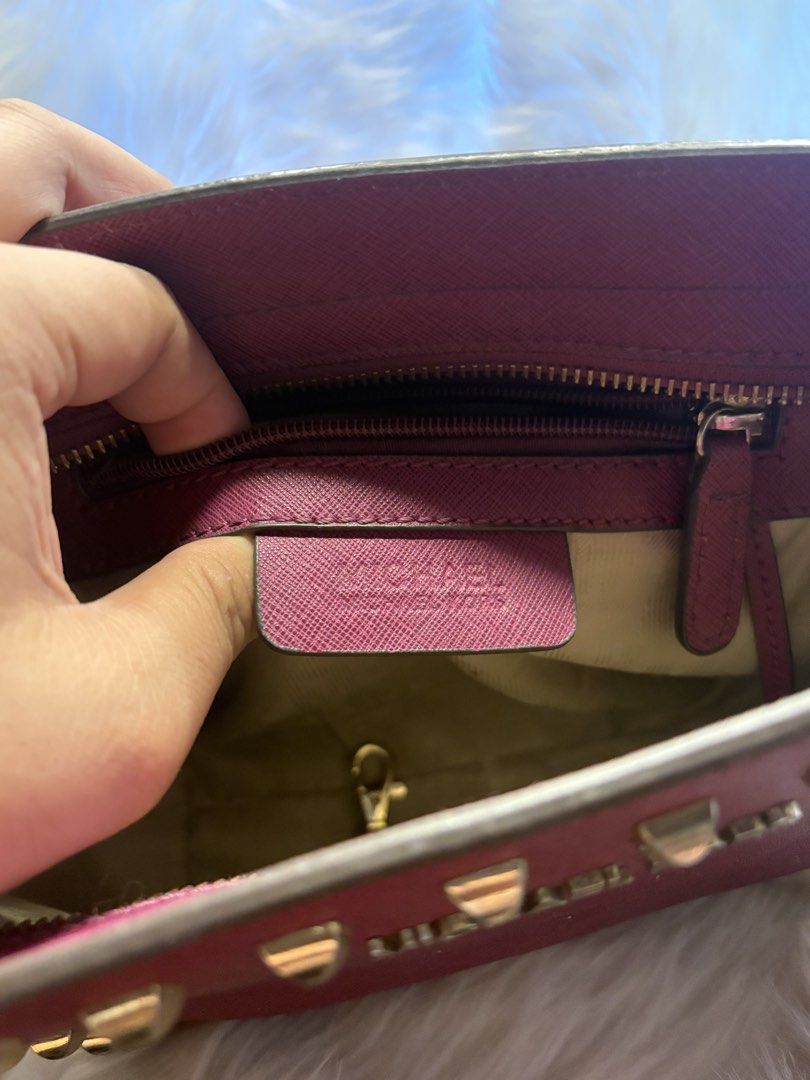 Mk bag coded (Category: Cross-body Bags) located in Davao. Submitted by emmanuelchuamellorin23 (Listing ID 1465194656, Image 3). Description: Mk coded sling bag makapal. Med size.