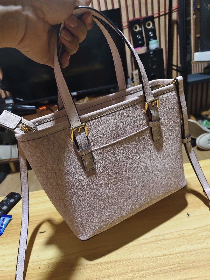 Mk just set small tote (Category: Beach Bags) located in Manila. Submitted by quickcloud_e63045 (Listing ID 1465293258, Image 2). Description: .