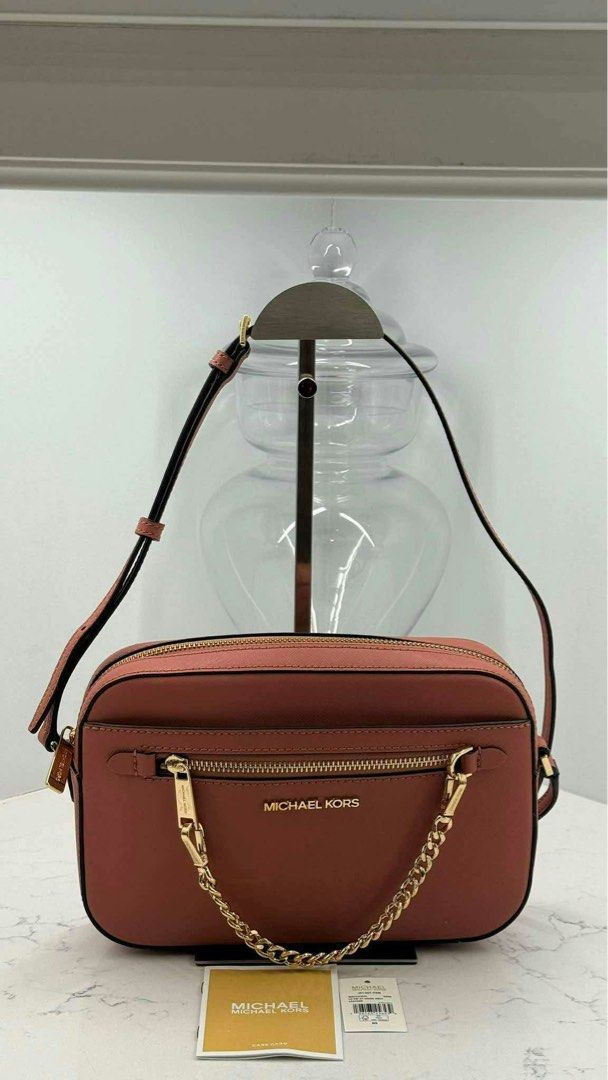 MK Michael Kors sling/crossboddy bag (Category: Cross-body Bags) located in Rizal. Submitted by mclluxurycollection (Listing ID 1465321658, Image 1). Description: 💯 original Brand new.