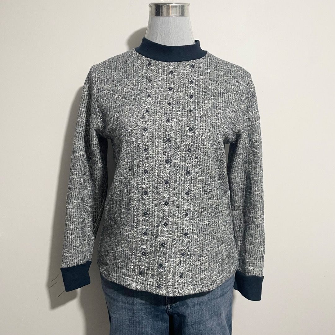 M-L Elegant Gray Longsleeves (Category: Longsleeves) located in Bacolor. Submitted by chicn_classy (Listing ID 1465245863, Image 3). Description: .