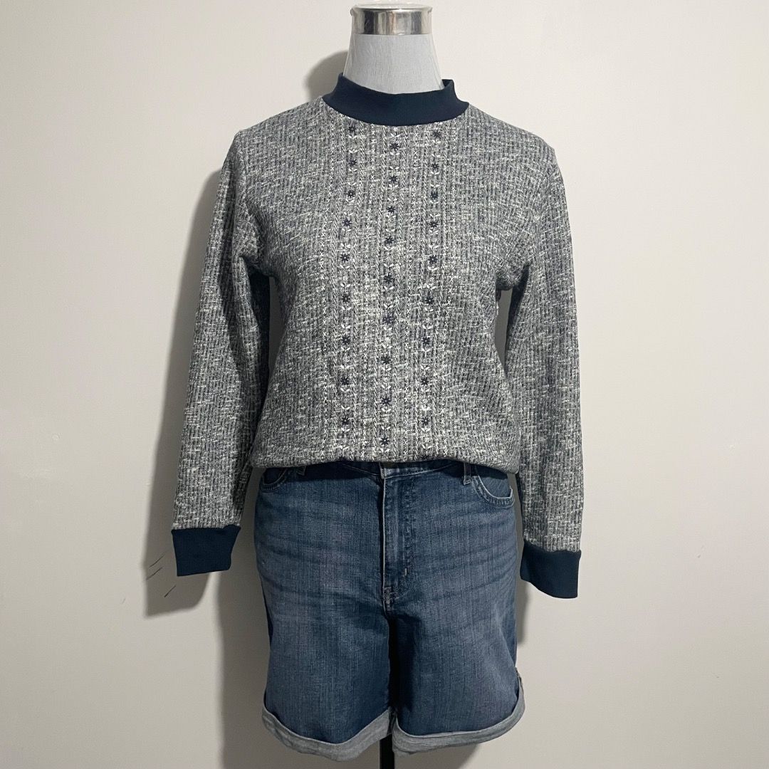 M-L Elegant Gray Longsleeves (Category: Longsleeves) located in Bacolor. Submitted by chicn_classy (Listing ID 1465245863, Image 2). Description: .