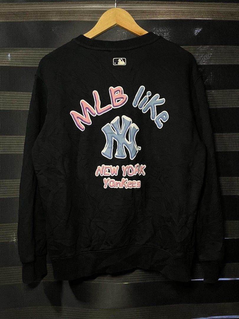 MLB (Category: Coats, Jackets and Outerwear) located in Taguig. Submitted by bimbyanche19839 (Listing ID 1465374325, Image 3). Description: MLB Size Medium-Large Width 23 Length 26 Color rate 9.5/10 Good Condition Complete Tags Minor Hairline Only No Major Flaws 🏷️ 450php plus ship.
