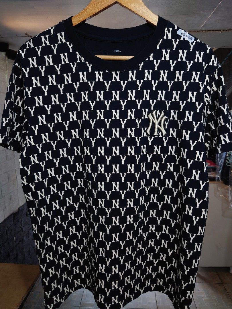 Mlb AOP off tshirt thrift (Category: Tshirts & Polo Shirts ) located in Paranaque City. Submitted by emzeicool48572 (Listing ID 1465220779, Image 1). Description: Size: Medium to Large (22x28 inch) Material: Cotton Color: Black color rate: 9/10 Condition: 9/10 📍Tambo Paranaque 💸Payment: Pay Maya only 📦🚚 Delivery: Lalamove or j&t (order mo book mo) No return policy Buy at your own risk Don't expect too much from this product, it's just a SECON