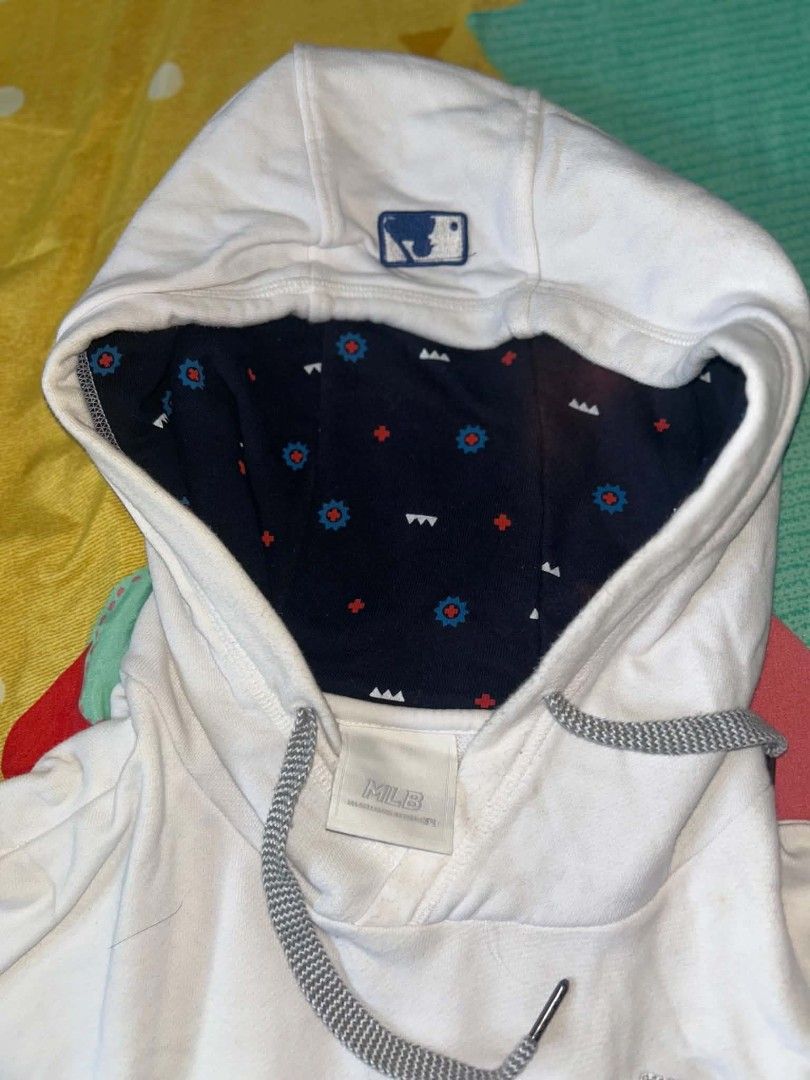 MLB LA Dodgers (Category: Hoodies) located in Cebu City. Submitted by chrismark.cavan11 (Listing ID 1465293386, Image 3). Description: - LA Dodgers - Pullover hoodie - Medium - 22x27 - Good condition.
