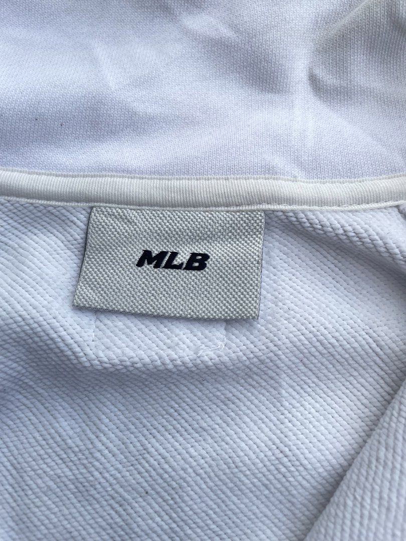 MLB Los Angeles Half-zip Sweatshirt (Category: Hoodies) located in Manila. Submitted by jarchive (Listing ID 1465291827, Image 3). Description: - Excellent condition - Need wash - Size small - 20 width - 26 length MOP: GCASH 📩.
