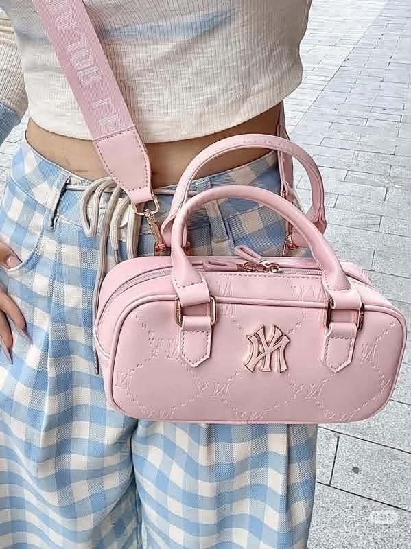 MLB Premium Sling Bag (Category: Shoulder Bags) located in Cavite. Submitted by ishakey (Listing ID 1465332002, Image 3). Description: .