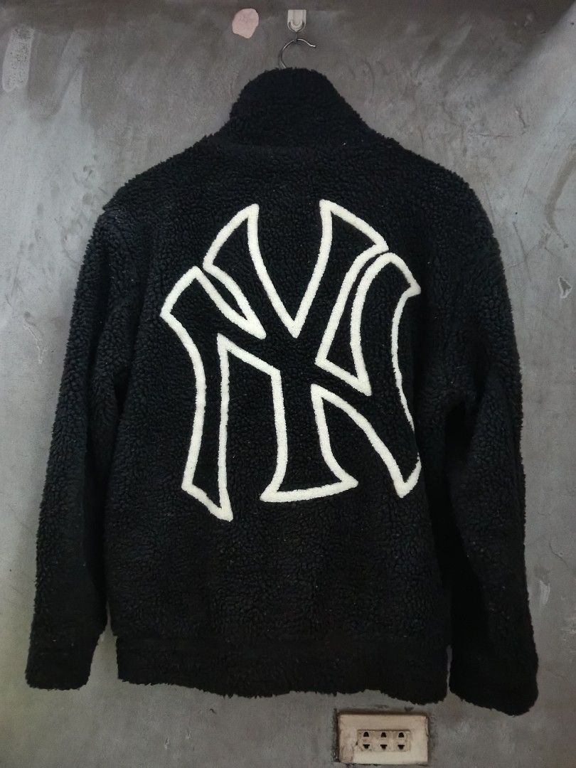 MLB SHERPA JACKET (Category: Coats, Jackets and Outerwear) located in Masbate. Submitted by arielagost83627 (Listing ID 1465381538, Image 1). Description: Color Rate: 9.8/10 Dimes: 23x27 Issue: None Excellent Condition.