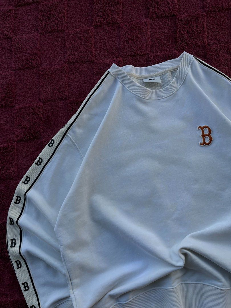 MLB Sweatshirt (Category: Coats, Jackets and Outerwear) located in Bulacan. Submitted by thriftm.e (Listing ID 1465232438, Image 2). Description: Dimes (in inches) Length: 28 Width: 25 XL ON TAG Condition: 10/10 Color Rate: 10/10 Issue: None.