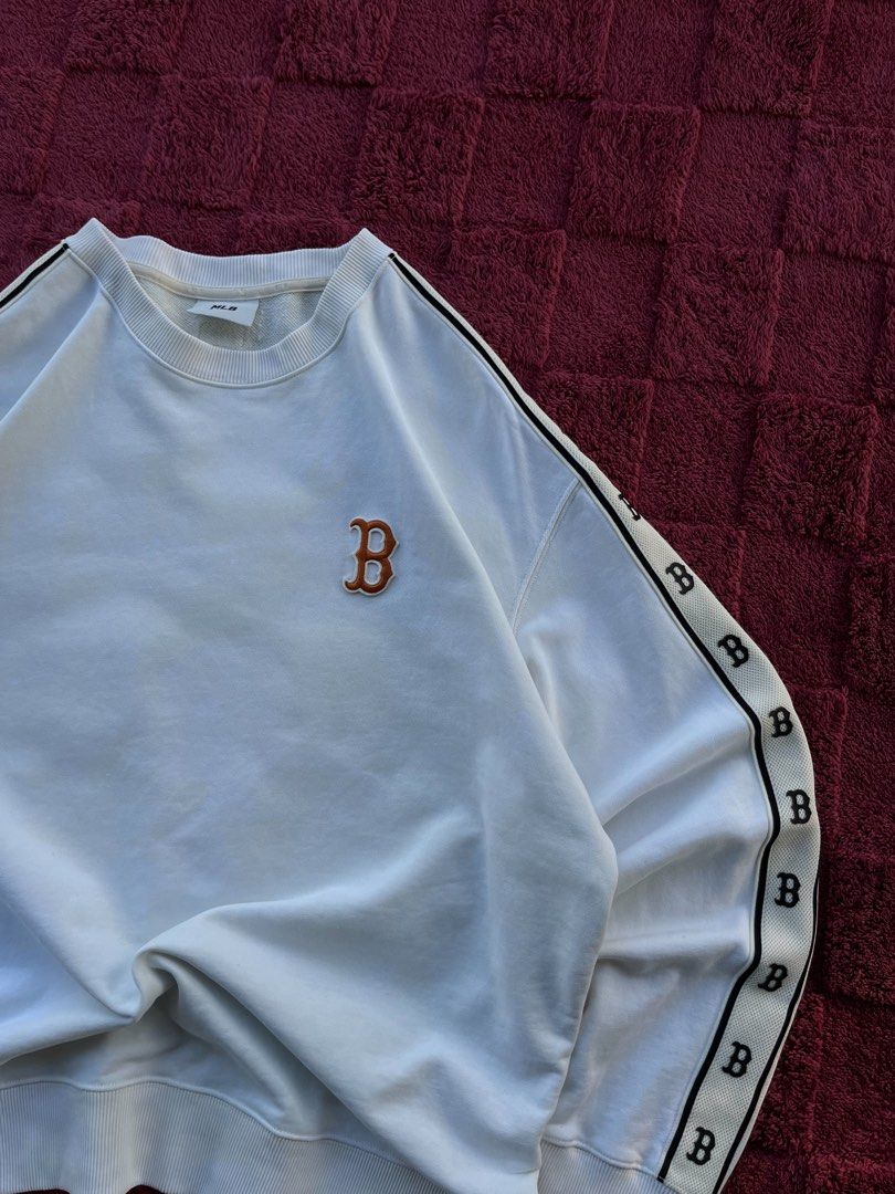 MLB Sweatshirt (Category: Coats, Jackets and Outerwear) located in Bulacan. Submitted by thriftm.e (Listing ID 1465232438, Image 3). Description: Dimes (in inches) Length: 28 Width: 25 XL ON TAG Condition: 10/10 Color Rate: 10/10 Issue: None.