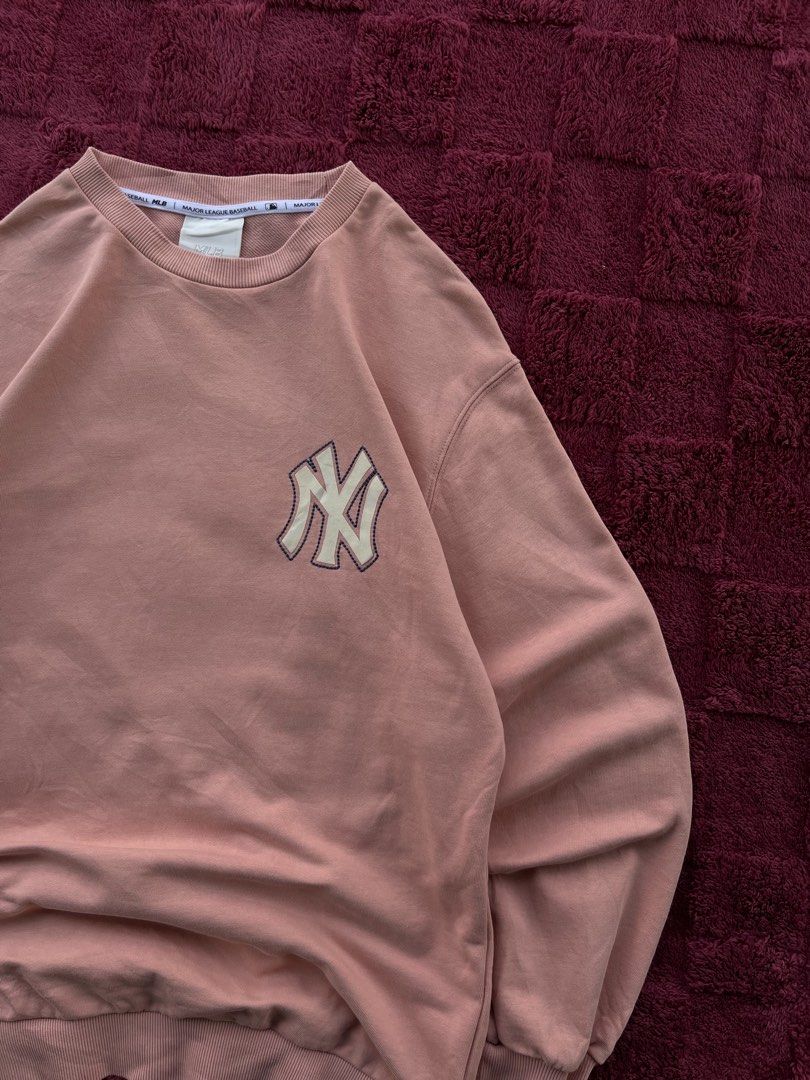 MLB Sweatshirt (Category: Coats, Jackets and Outerwear) located in Bulacan. Submitted by thriftm.e (Listing ID 1465234382, Image 3). Description: Dimes (in inches) Length: 28.5 Width: 21 SMALL ON TAG Condition: 10/10 Color Rate: 10/10 Issue: None.
