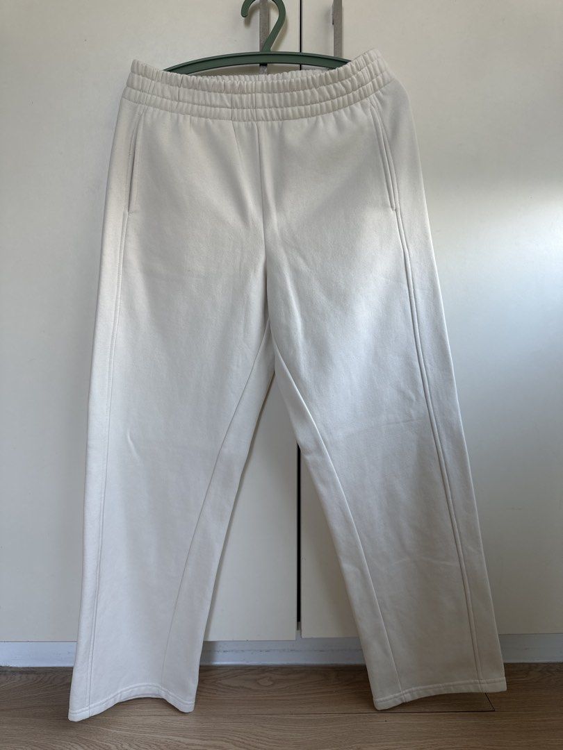 MNG White Sweatpants Size M (Category: Joggers) located in Pasig City. Submitted by kdcloset_2021 (Listing ID 1465380513, Image 1). Description: - Brand: MNG - Size: EUR/USA M, MEX M - Color: White - Fit: Straight leg with chic vertical seam details - Features: Comfortable elastic waistband, 2 side pockets - Origin: Made in Bangladesh.
